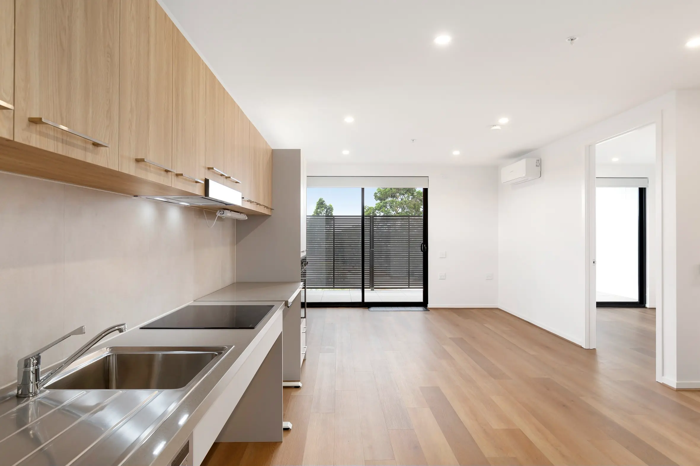 East Esplanade, St Albans - Image 1 of 8